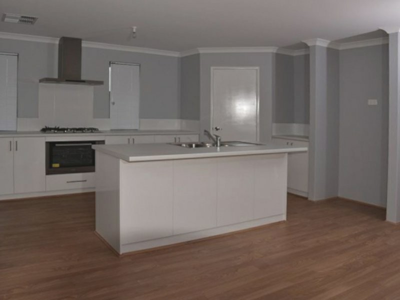 34 Yewers Drive, Champion Lakes WA 6111