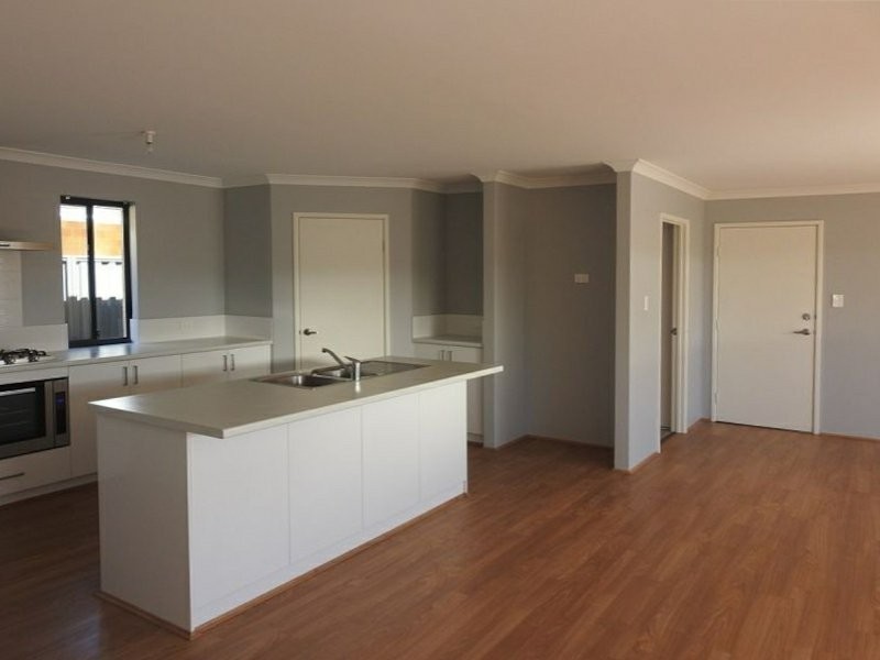 34 Yewers Drive, Champion Lakes WA 6111