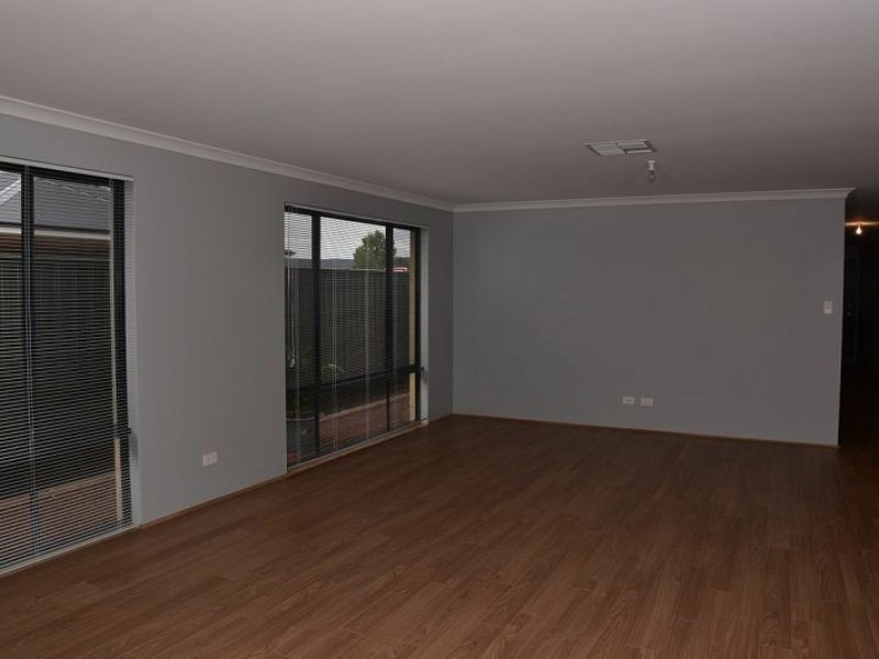 34 Yewers Drive, Champion Lakes WA 6111