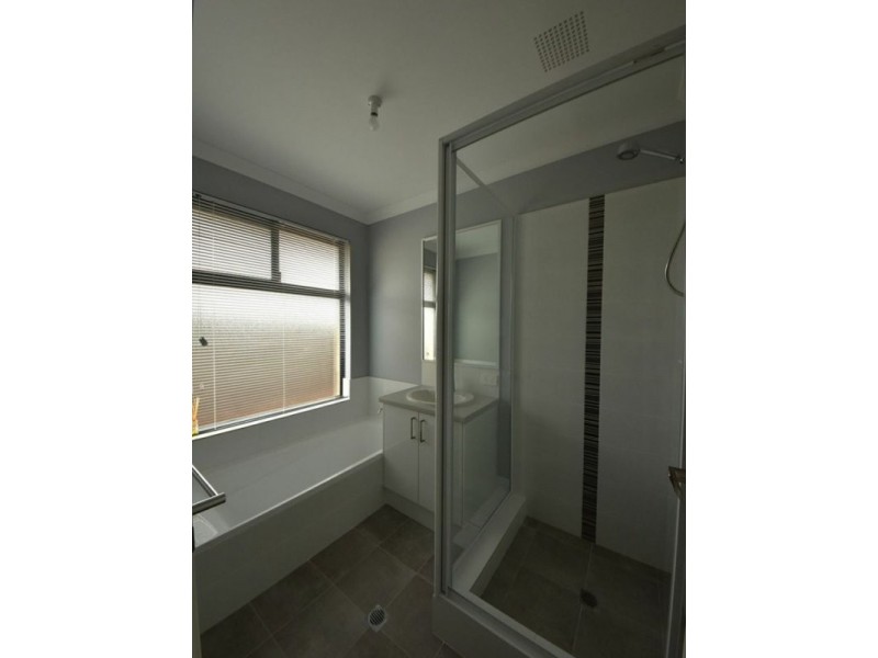 34 Yewers Drive, Champion Lakes WA 6111