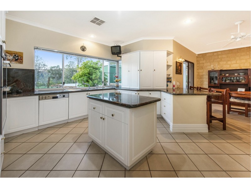 20 Dodd Road, Bickley WA 6076