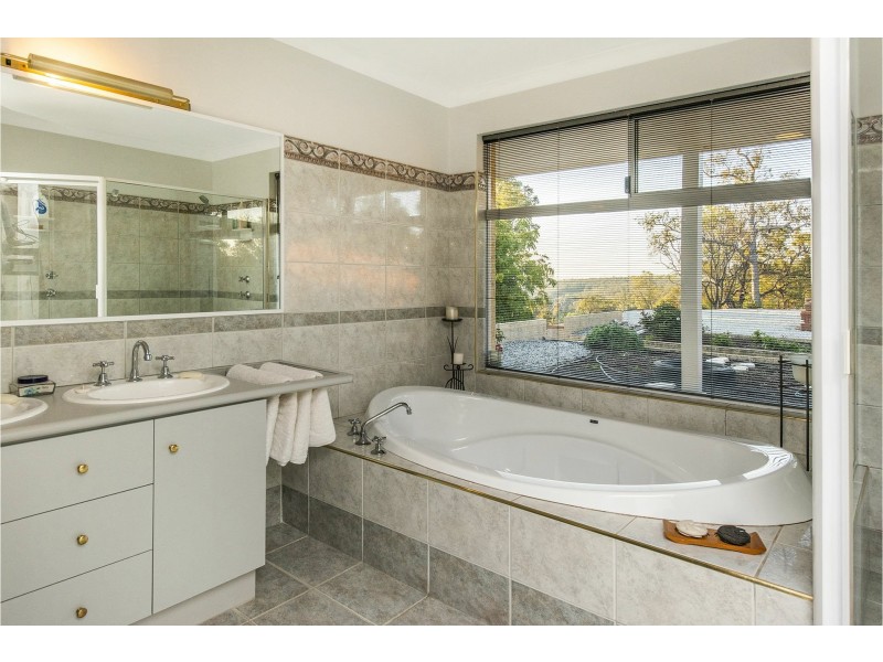 20 Dodd Road, Bickley WA 6076