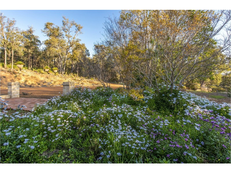 20 Dodd Road, Bickley WA 6076