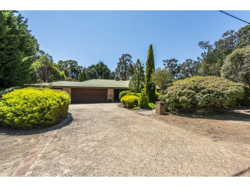 25 Pruiti Crescent, Lesmurdie WA 6076