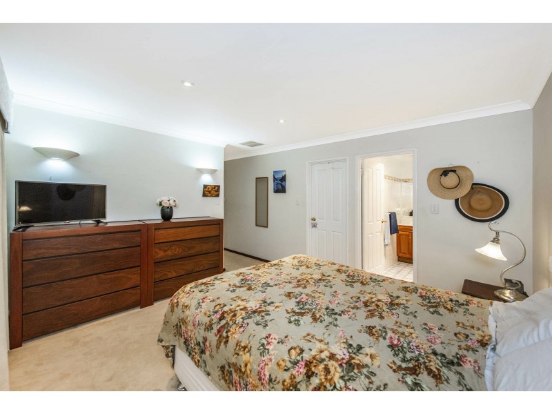 25 Pruiti Crescent, Lesmurdie WA 6076