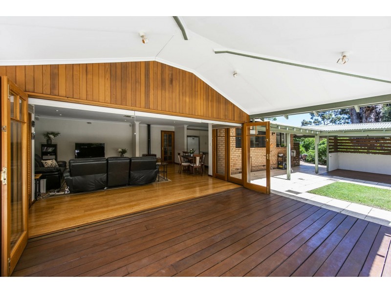 25 Pruiti Crescent, Lesmurdie WA 6076