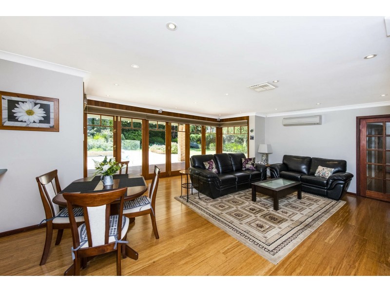 25 Pruiti Crescent, Lesmurdie WA 6076