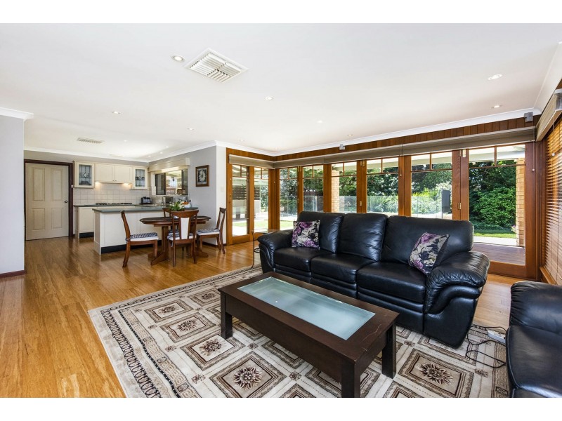 25 Pruiti Crescent, Lesmurdie WA 6076