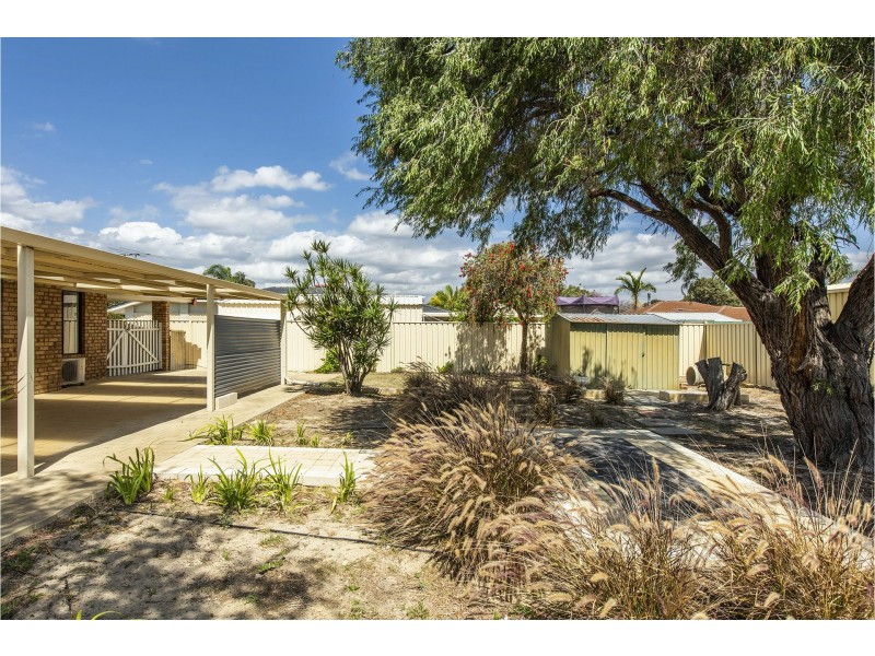 2 Emms Court, High Wycombe WA 6057
