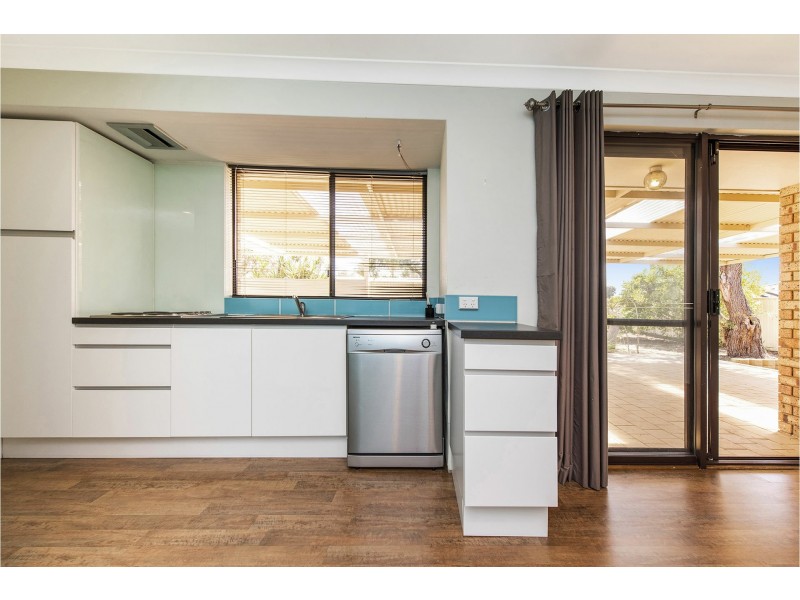 2 Emms Court, High Wycombe WA 6057