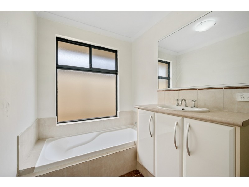 16 Maida Vale Road, Maida Vale WA 6057