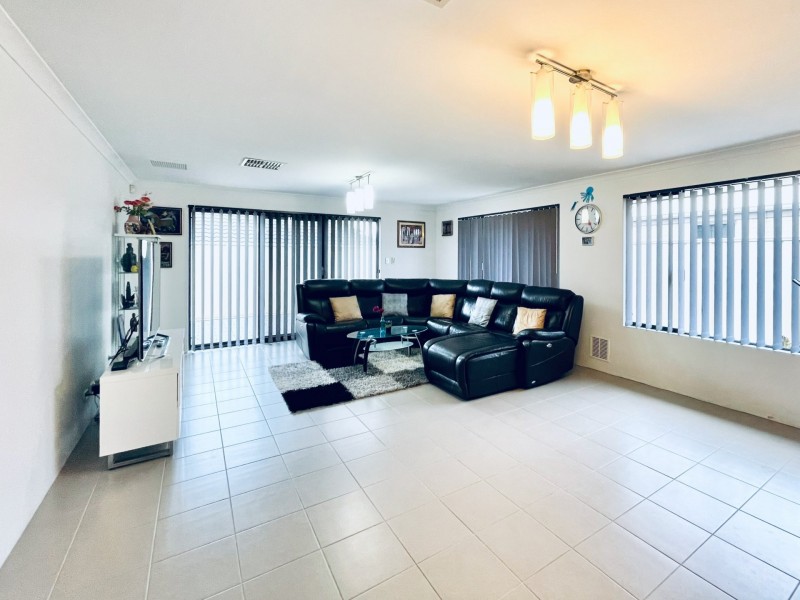 17 Kooya Way, Wattle Grove WA 6107