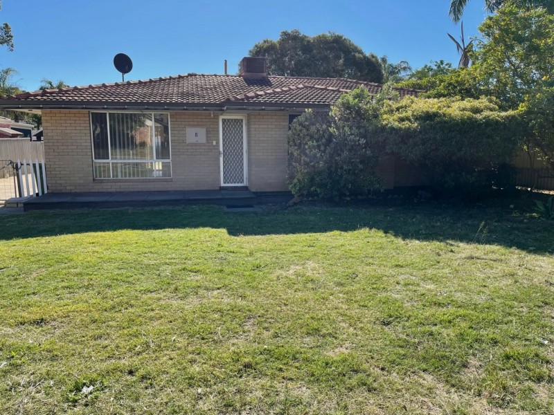 8 Cumberland Road, Forrestfield WA 6058