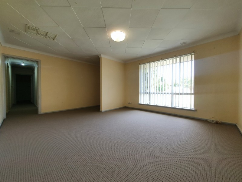 8 Cumberland Road, Forrestfield WA 6058