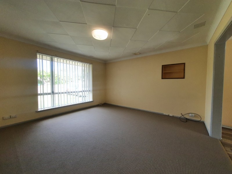 8 Cumberland Road, Forrestfield WA 6058