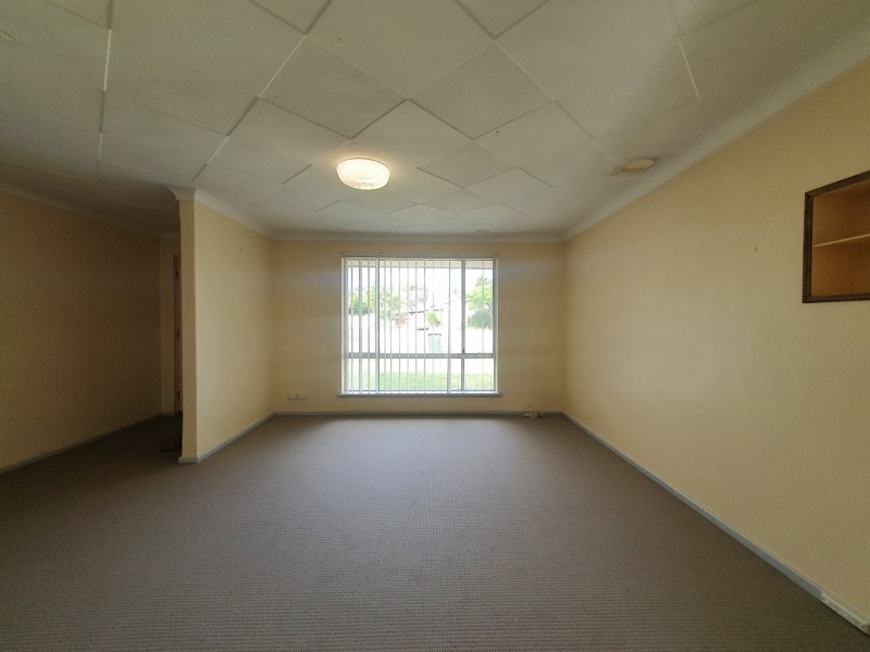 8 Cumberland Road, Forrestfield WA 6058
