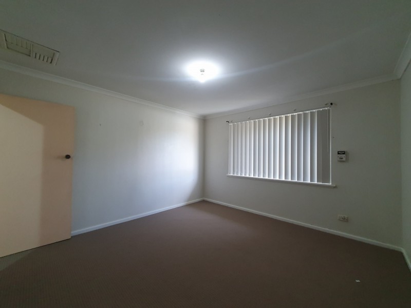 8 Cumberland Road, Forrestfield WA 6058