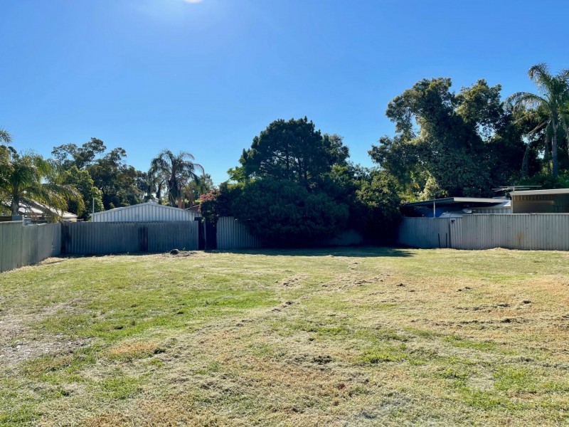 8 Cumberland Road, Forrestfield WA 6058