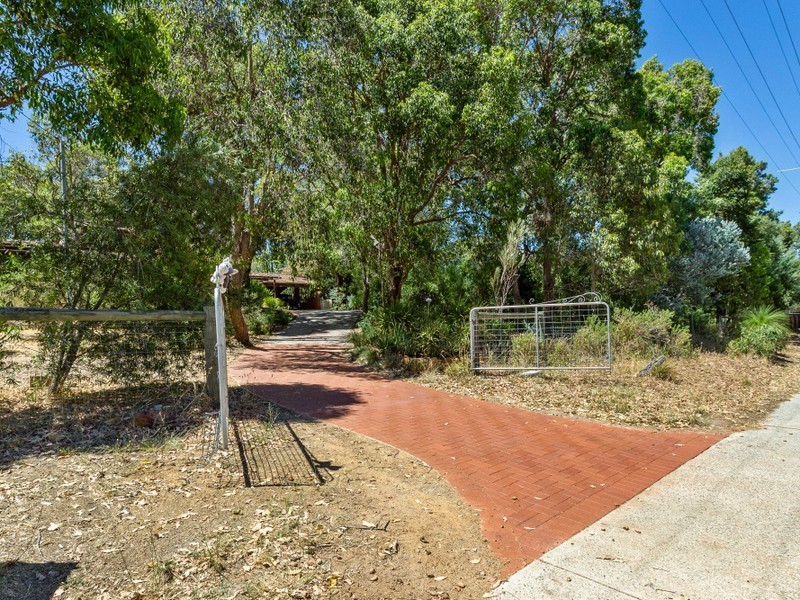 72 George Road, Lesmurdie WA 6076