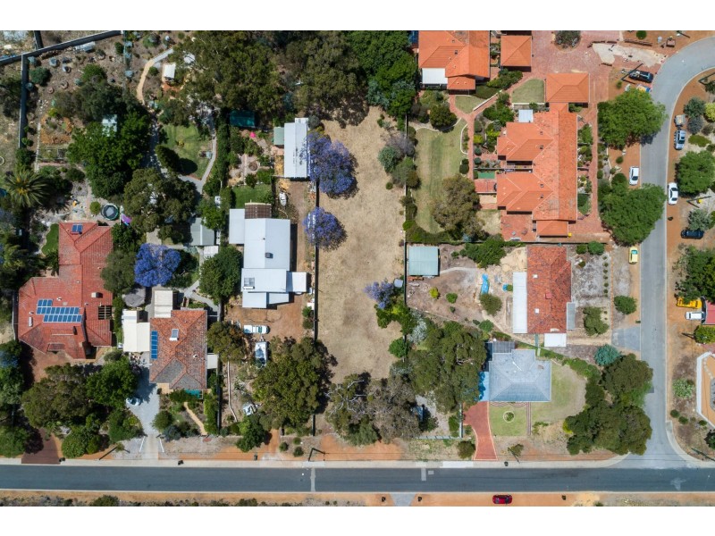 20 Winsor Road, Kalamunda WA 6076