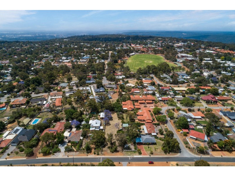 20 Winsor Road, Kalamunda WA 6076