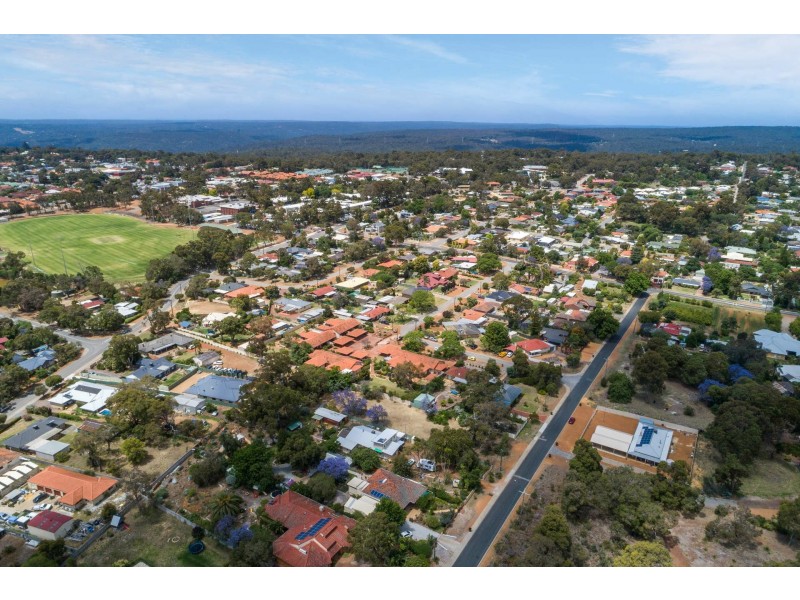 20 Winsor Road, Kalamunda WA 6076