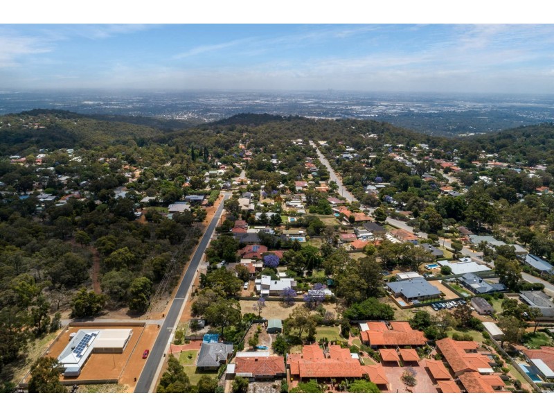 20 Winsor Road, Kalamunda WA 6076