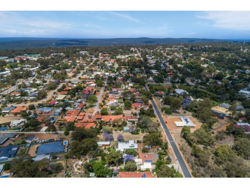 20 Winsor Road, Kalamunda WA 6076