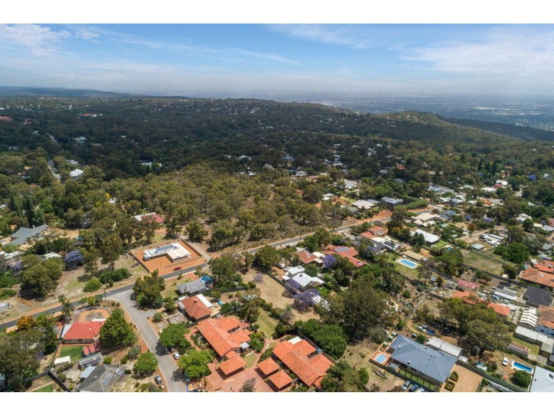 20 Winsor Road, Kalamunda WA 6076