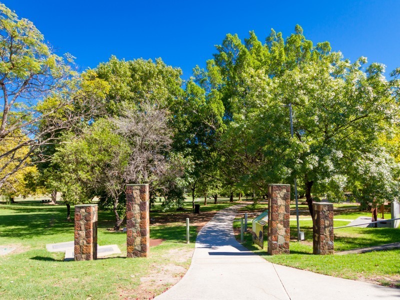 20 Winsor Road, Kalamunda WA 6076