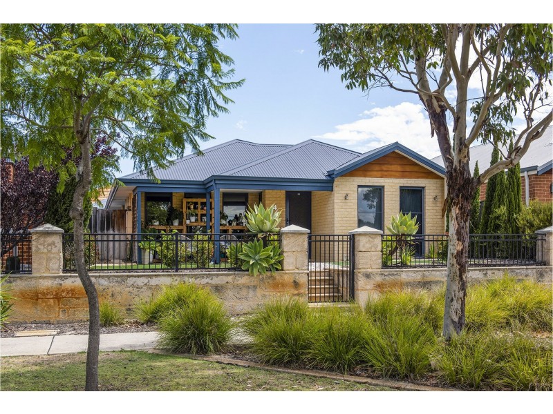 4 Carlo Pass, Ellenbrook WA 6069