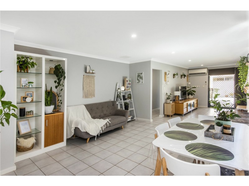 4 Carlo Pass, Ellenbrook WA 6069