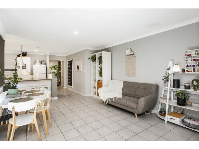 4 Carlo Pass, Ellenbrook WA 6069