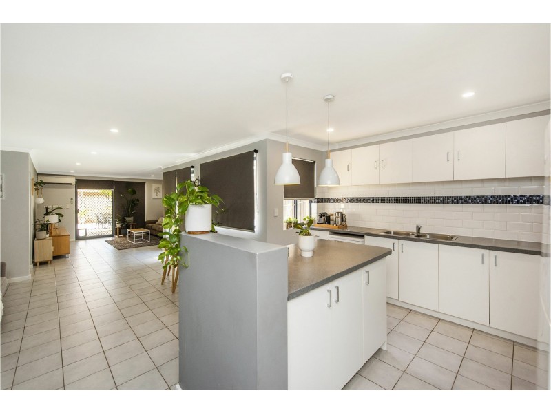 4 Carlo Pass, Ellenbrook WA 6069