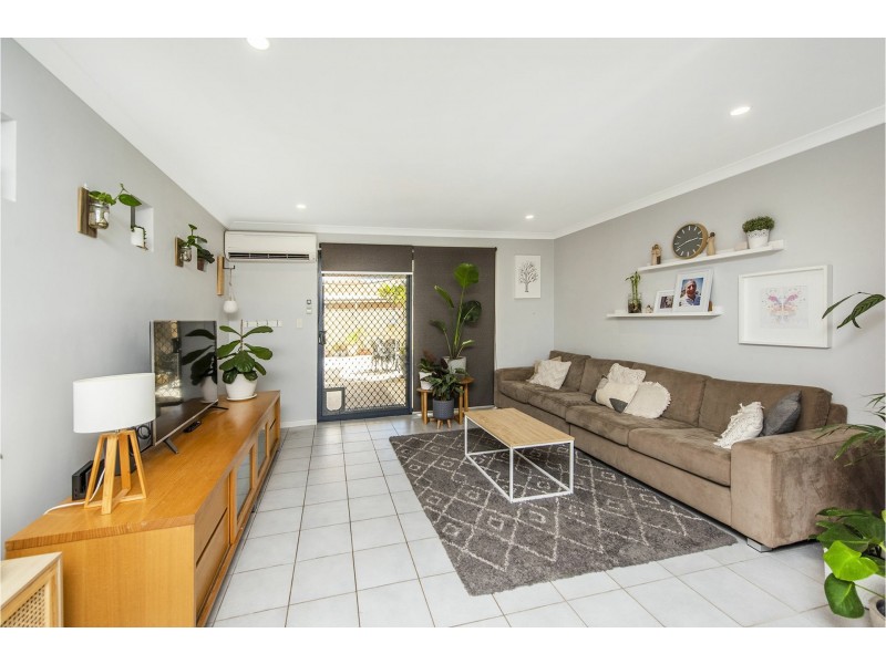 4 Carlo Pass, Ellenbrook WA 6069