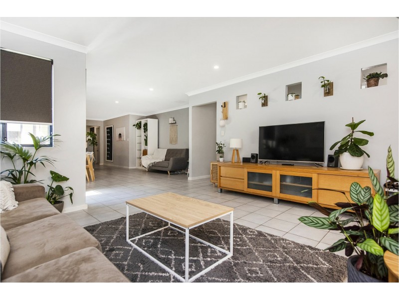 4 Carlo Pass, Ellenbrook WA 6069