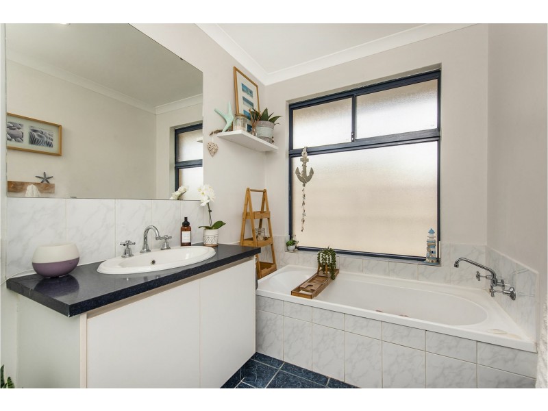 4 Carlo Pass, Ellenbrook WA 6069