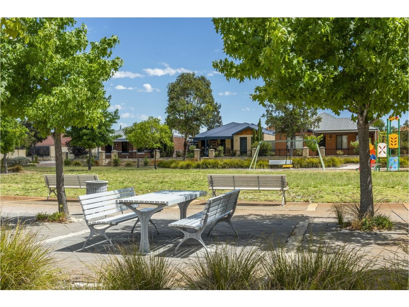 4 Carlo Pass, Ellenbrook WA 6069