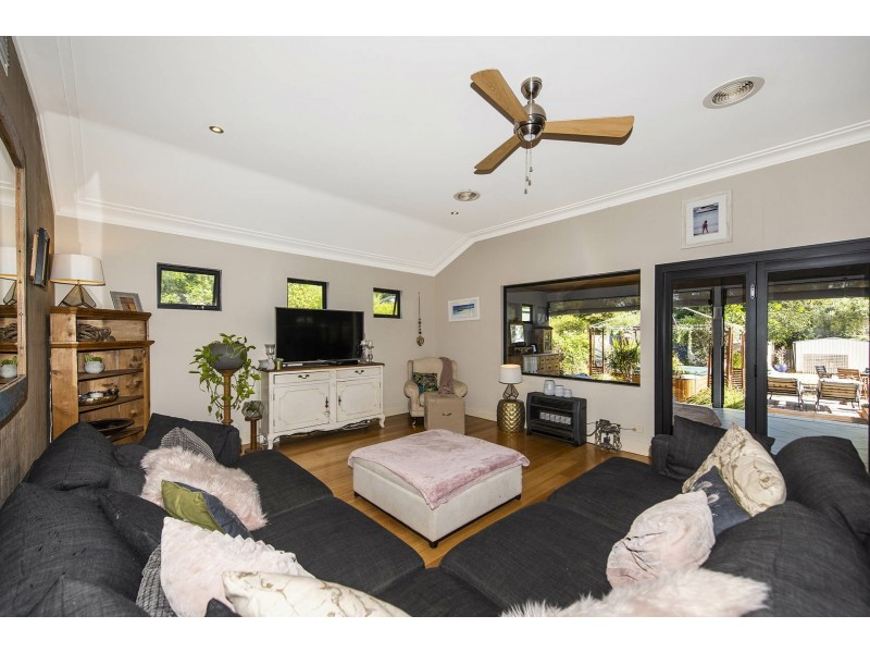 31 Urch Road, Kalamunda WA 6076