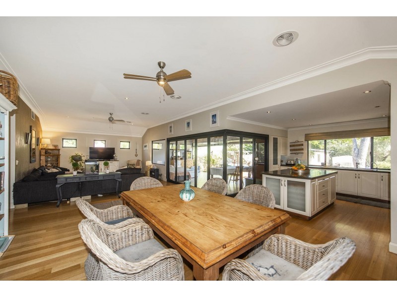 31 Urch Road, Kalamunda WA 6076