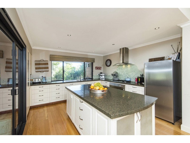 31 Urch Road, Kalamunda WA 6076