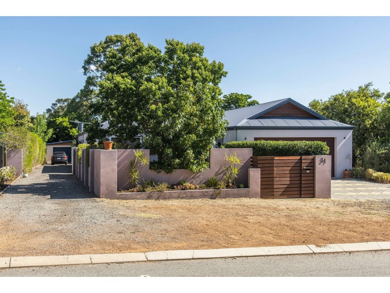 31 Urch Road, Kalamunda WA 6076