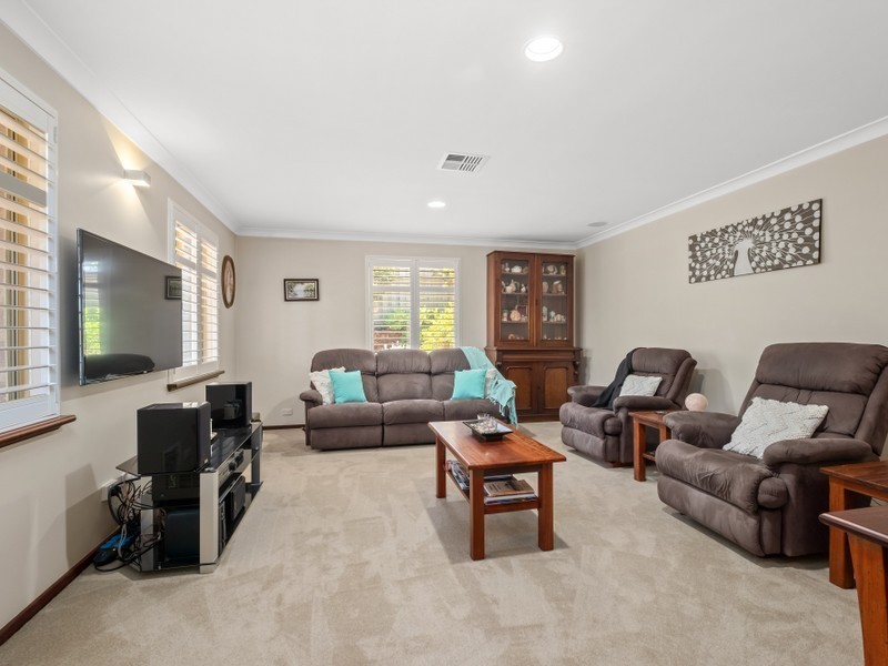 33 Cagney Way, Lesmurdie WA 6076