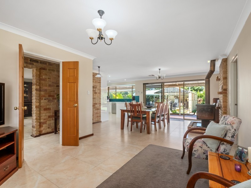 33 Cagney Way, Lesmurdie WA 6076