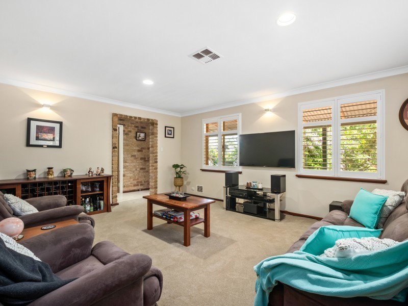 33 Cagney Way, Lesmurdie WA 6076
