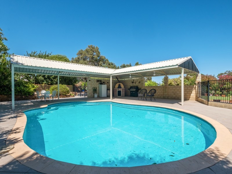 33 Cagney Way, Lesmurdie WA 6076