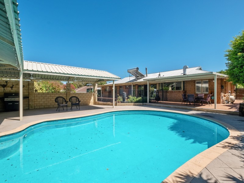 33 Cagney Way, Lesmurdie WA 6076