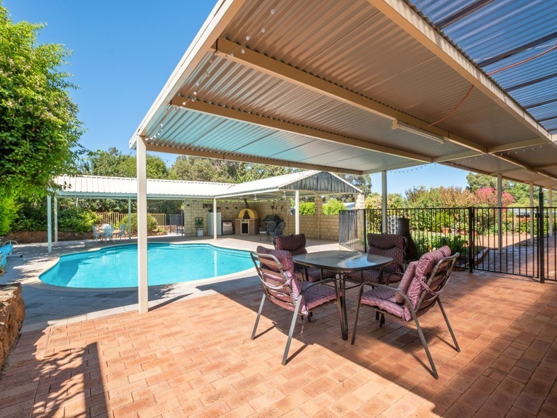 33 Cagney Way, Lesmurdie WA 6076
