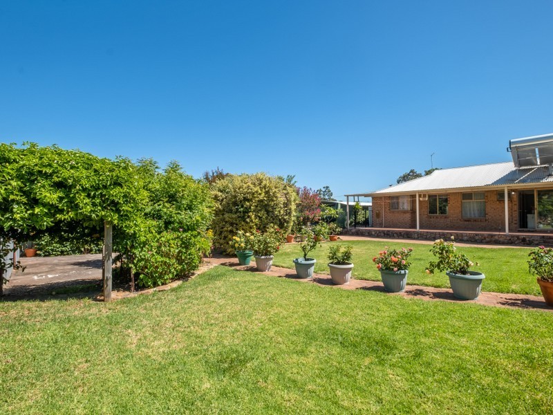 33 Cagney Way, Lesmurdie WA 6076