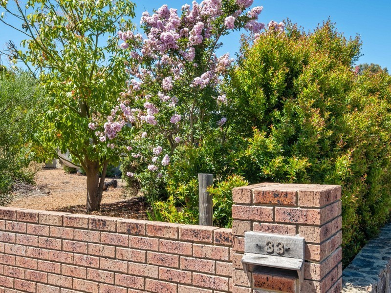 33 Cagney Way, Lesmurdie WA 6076